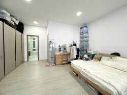 Hougang Avenue 2 (D19), Terrace #454416941